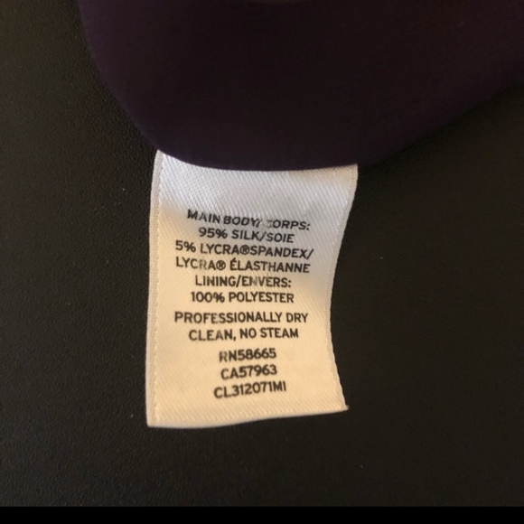 Classiques Entire Double V-neck front pleat top - Picture 4 of 4